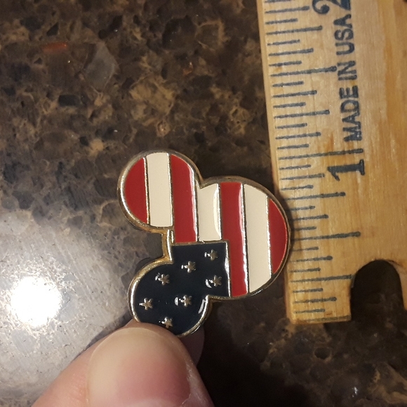 2001 USA American Flag Mickey Mouse Trading Pin - Picture 2 of 4
